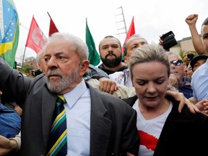 Gleisi visita Lula e discute lançamento de pré-candidatura nos Estados