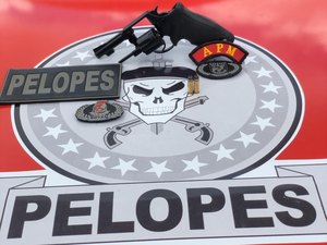 Homem é preso vendendo arma em borracharia no Agreste