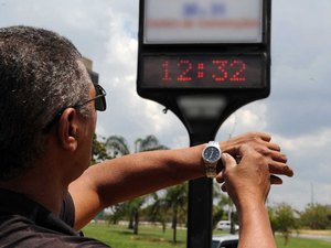Horário de verão tem início à 0h deste domingo em 11 estados
