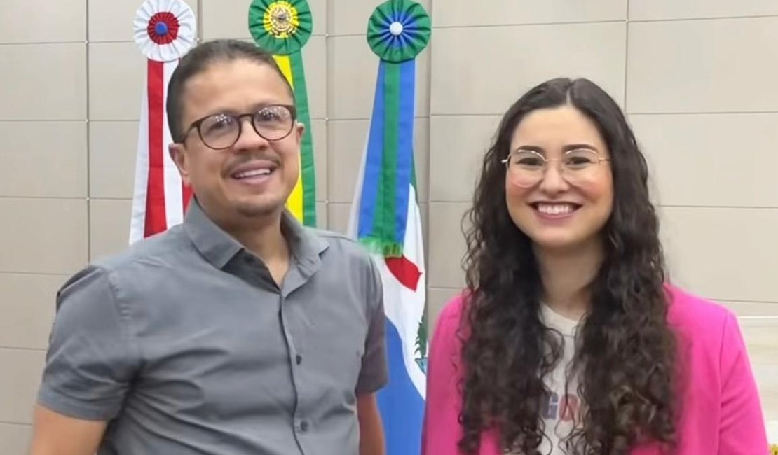 Teca Nelma pede licença da Câmara; comunista Charles Hebert reassume mandato