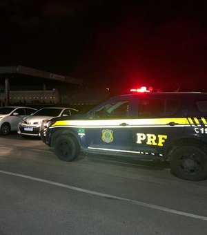 PRF recupera quatro veículos com queixa de apropriação indébita, em Arapiraca