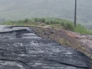 Asfalto em trecho da AL-220 em campo Alegre volta a ceder com as últimas chuvas