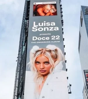 Novo álbum de Luísa Sonza bate recorde e ganha outdoor na Times Square