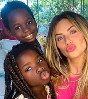 Giovanna Ewbank mostra surpresa de aniversário de Titi e Bless para Bruno Gagliasso