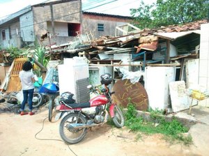 Superintendência encontra 30 toneladas de lixo em casa de idoso