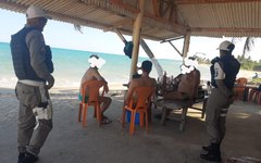 Polícia conscientiza banhistas nas praias de Japaratinga