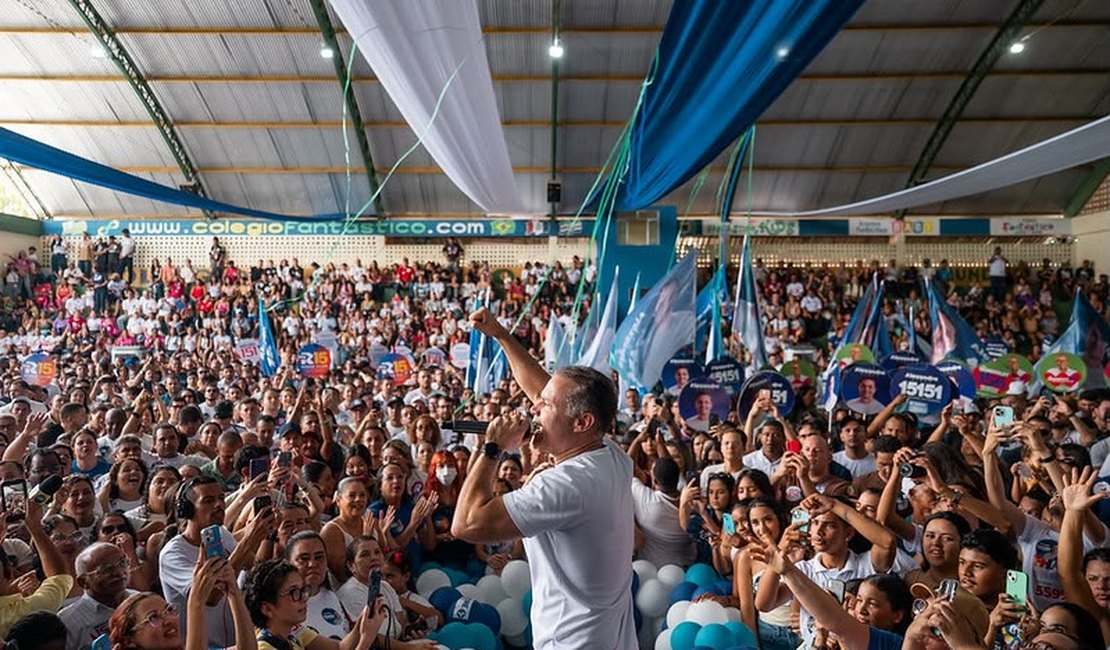Renan Filho anuncia construção de 80 Clínicas da Família em agenda no Benedito Bentes