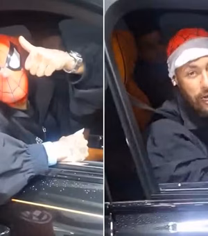 Fã encontra Neymar fantasiado de homem-aranha em Shopping de Santos