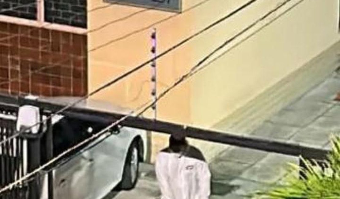 Homem é achado morto no chão do apartamento no bairro Ponta Verde