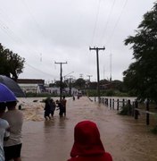 Famílias voltam para casa após rompimento de barragem na Bahia