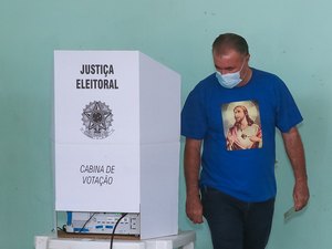 Cícero Almeida se diz inconformado com resultado e se manterá neutro no 2° turno
