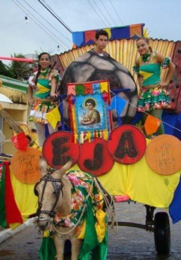 Carroceata promete espetáculo de cores, criatividade e shows nesta sexta (14) em Limoeiro de Anadia