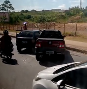 Carro perde freio causa colisão na Avenida Márcio Canuto, em Maceió