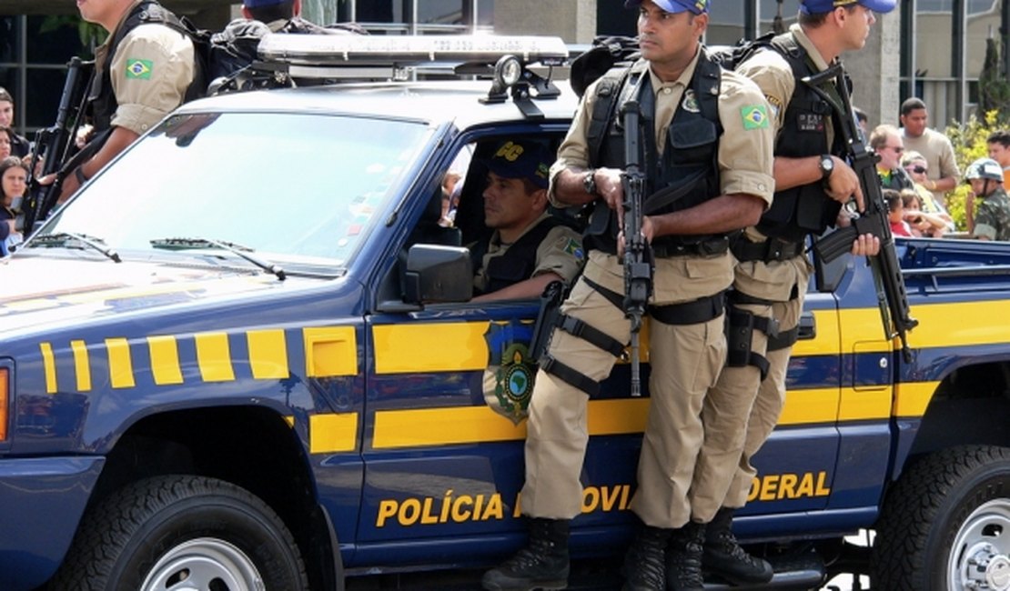 Quatro assaltantes morrem durante troca de tiros com a PRF