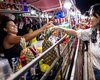 Ambulantes comemoram sucesso nas vendas no primeiro dia do São João Massayó