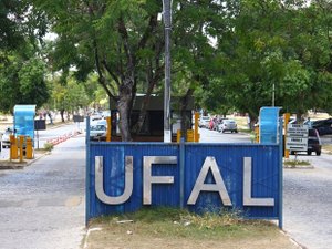 Ufal abre cerca de 800 vagas em programas de assistência estudantil