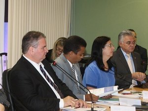 Secretária de Saúde do estado pede apoio do MS contra a microcefalia