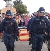 [Vídeo] Familiares, amigos e colegas de farda dão último adeus a policial Laysa