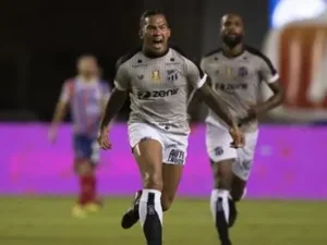 Com gol nos acréscimos, Ceará sai na frente do Bahia na final da Copa do Nordeste