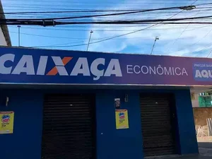 Bar 'Caixaça Econômica' faz sucesso, mas banco notifica