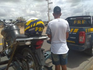 Menor é apreendido com veículo adulterado pela PRF no Sertão