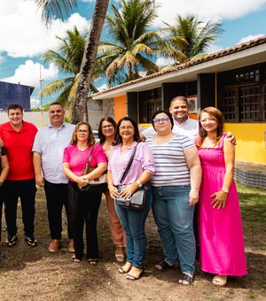 Prefeito Carlos concede aumento de 6,5% no piso salarial para servidores da educação de Rio Largo