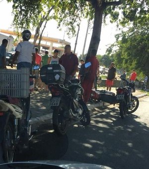 Motociclista perde controle da direção e cai em córrego no Riacho do Sapo, em Maceió