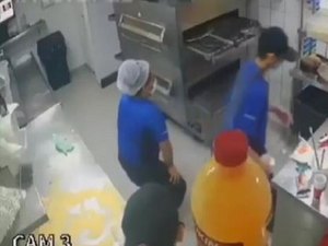 Vídeo de mulher dançando durante o trabalho viraliza na internet; veja