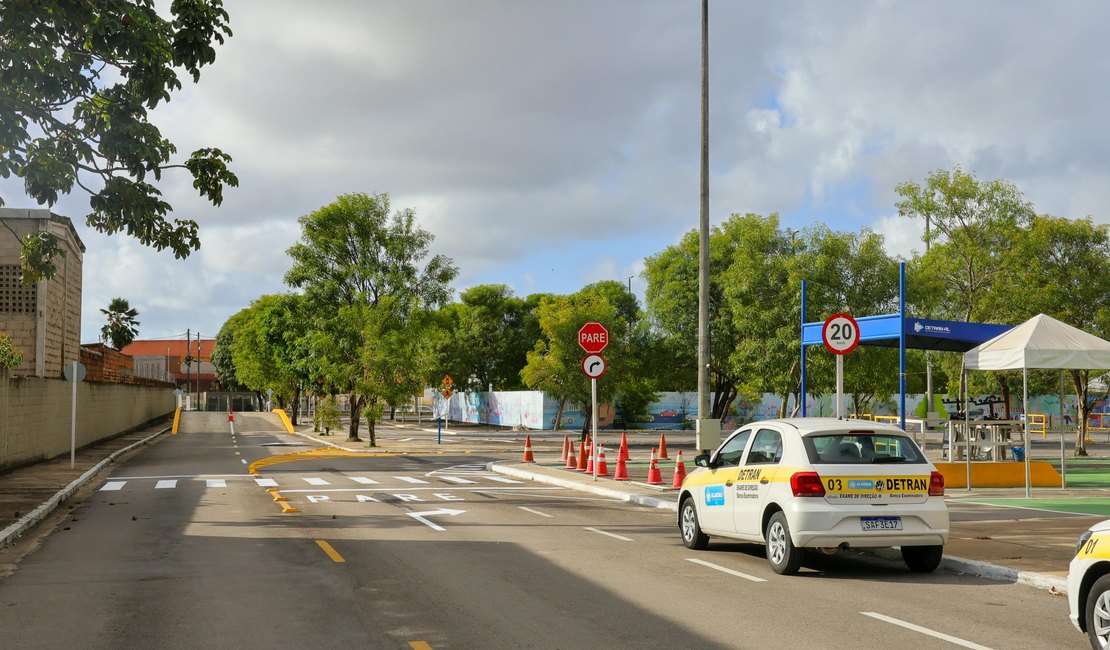 Detran/AL elimina baliza, meia-embreagem e libera uso de veículos particulares