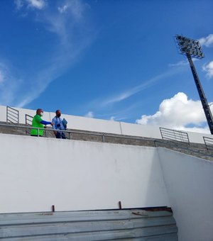 [Vídeos] Comissão da CBF vistoria Estádio Municipal para competições nacionais; laudos para Copa Alagoas e Alagoano devem sair nesta terça (11)