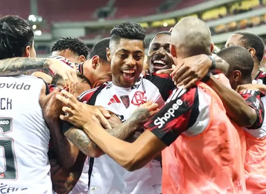 Flamengo goleia Sport e assume liderança do Campeonato Brasileiro