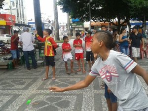[VÍDEO] Praça Marques da Silva é palco para campeonato de ioiô