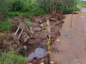 [Vídeo] Moradores voltam a reclamar das condições da estrada e da ponte no acesso ao povoado Sapucaia