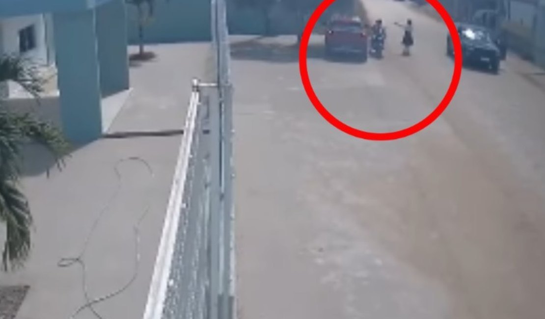 Vídeo mostra médica saindo do carro e atirando contra ex-marido em Arapiraca