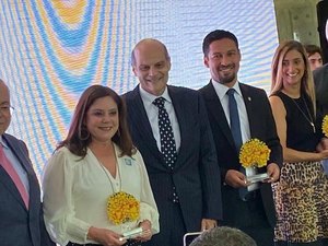 Rodrigo Cunha é premiado em comenda sobre Direitos Humanos do Governo do DF