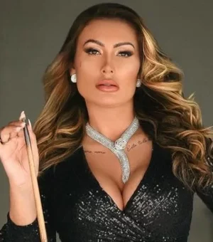 Após cirurgia, Andressa Urach mostra costelas retiradas: 'Lindas'