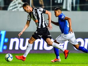 Atlético-MG faz 2 a 0 em jogo alucinante, mas vaga nas semis fica com o Cruzeiro