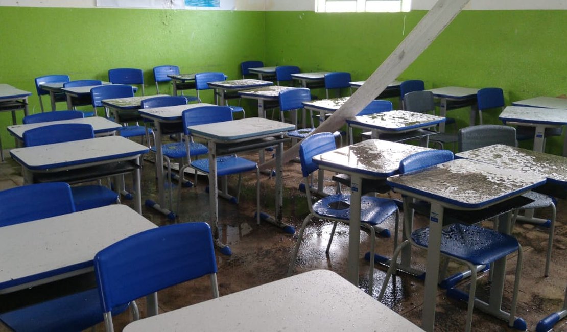 Escola danificada por temporal em Limoeiro passa por reparos