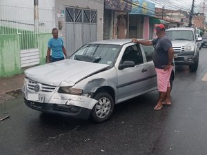 [Vídeo] Câmera flagra colisão causada por motorista embriagado no Jacintinho