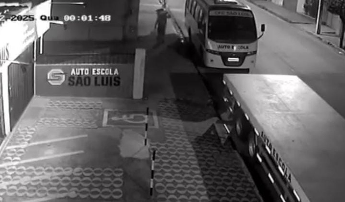 [Vídeo] Furto em salão de beleza gera prejuízo de R$ 11 mil no bairro Cacimbas, em Arapiraca