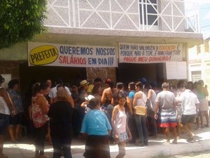 Professores de Traipu realizam novo protesto