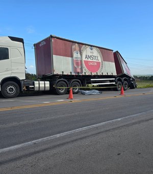 [Vídeo] Homem morre atropelado por carreta na BR-101 no município de Junqueiro