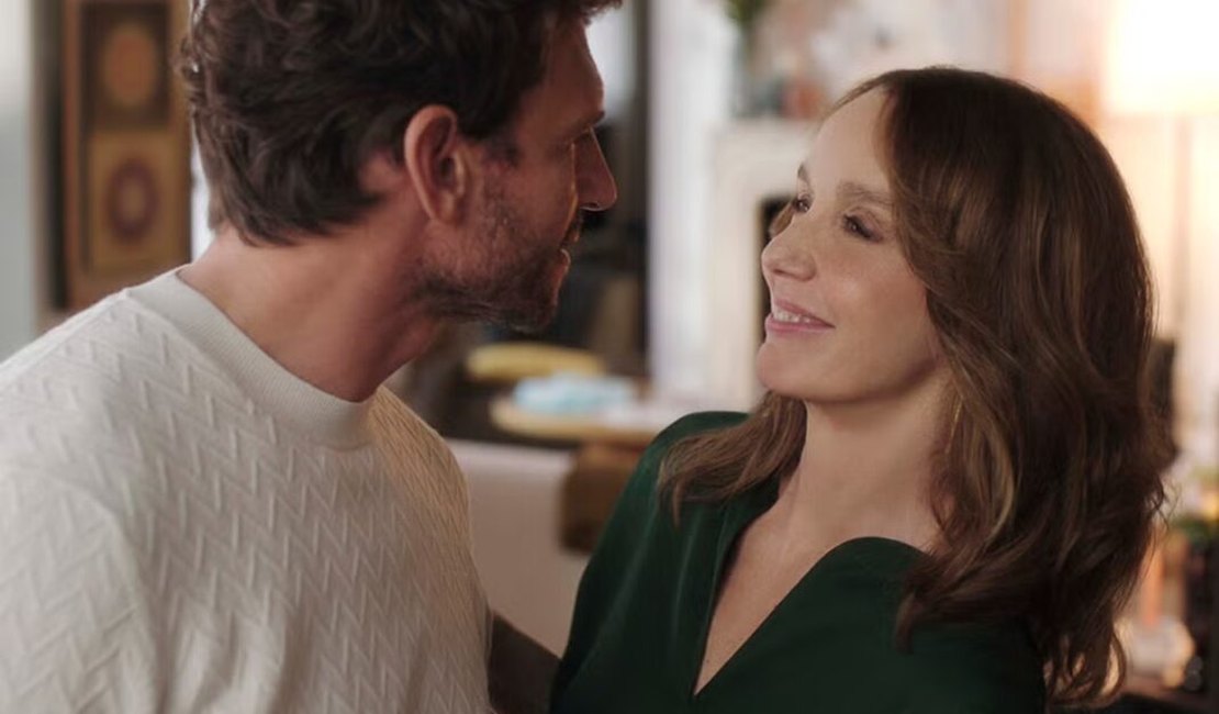 Sylvie Grateau, de Emily em Paris, é ícone de sexo e relacionamentos