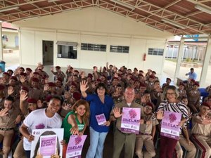 Estudantes da Escola Tiradentes, em Arapiraca, participam do Maria da Penha vai à Escola