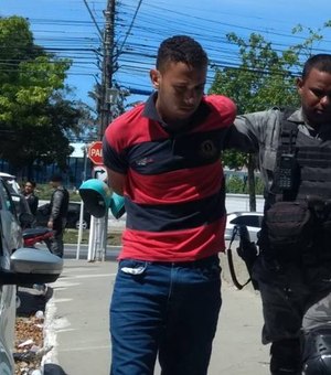 Polícia prende dupla acusada de realizar assaltos na Pajuçara