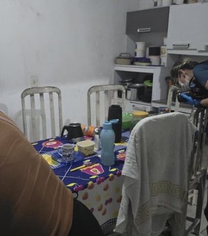 Idoso envenena comida em casa, morre e deixa ex-mulher e vizinha internadas em Penedo