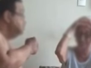 Polícia prende homem que aparece em vídeo agredindo a própria mãe, de 84 anos