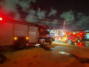 Bombeiros apagam incêndio em São Miguel dos Campos