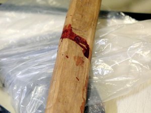 Homem é agredido com pauladas e golpes de faca em Maceió 