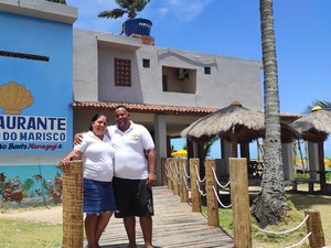 Casal de garçons comanda restaurante de sucesso em Maragogi